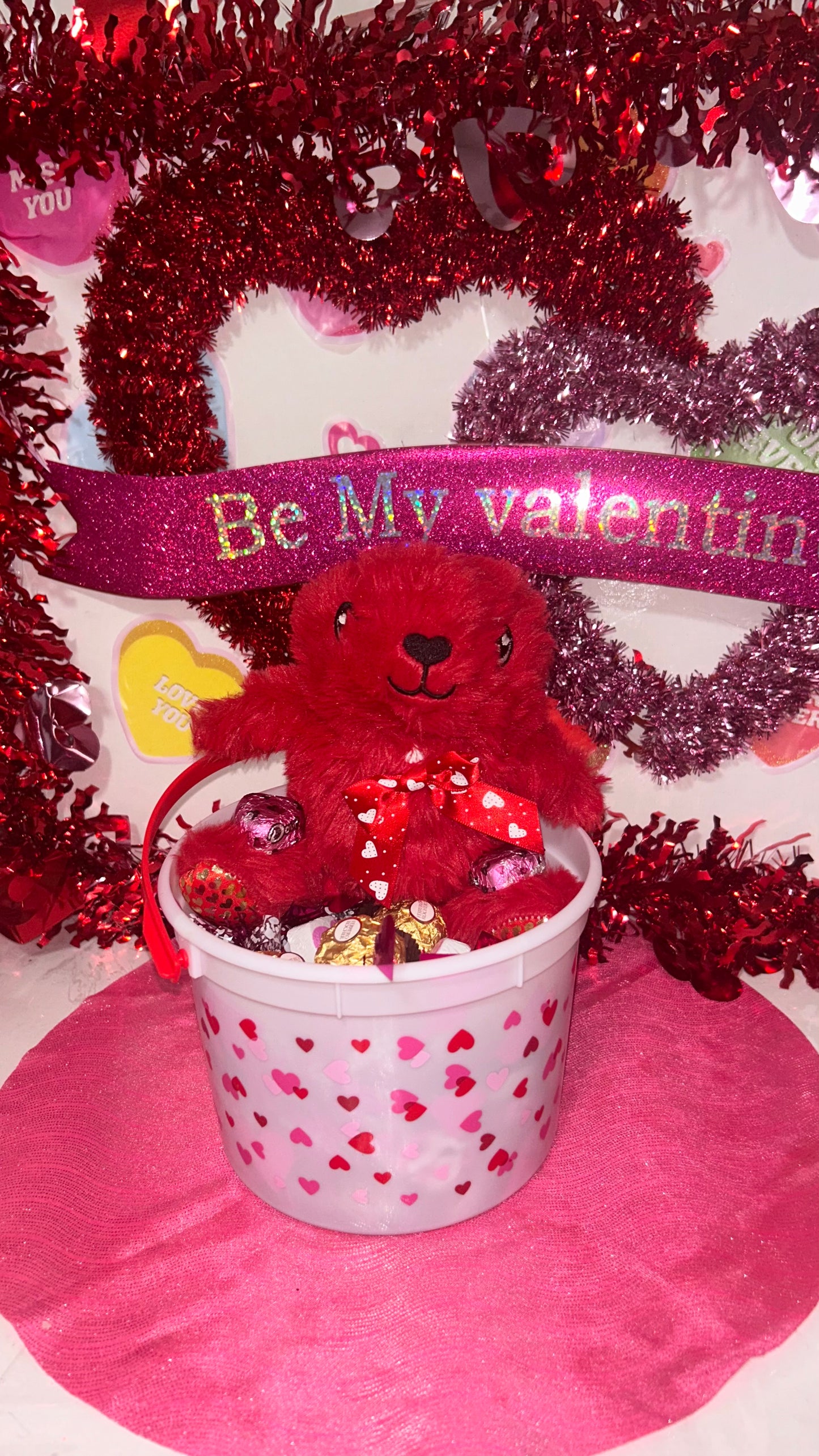 V Day Gift Bucket